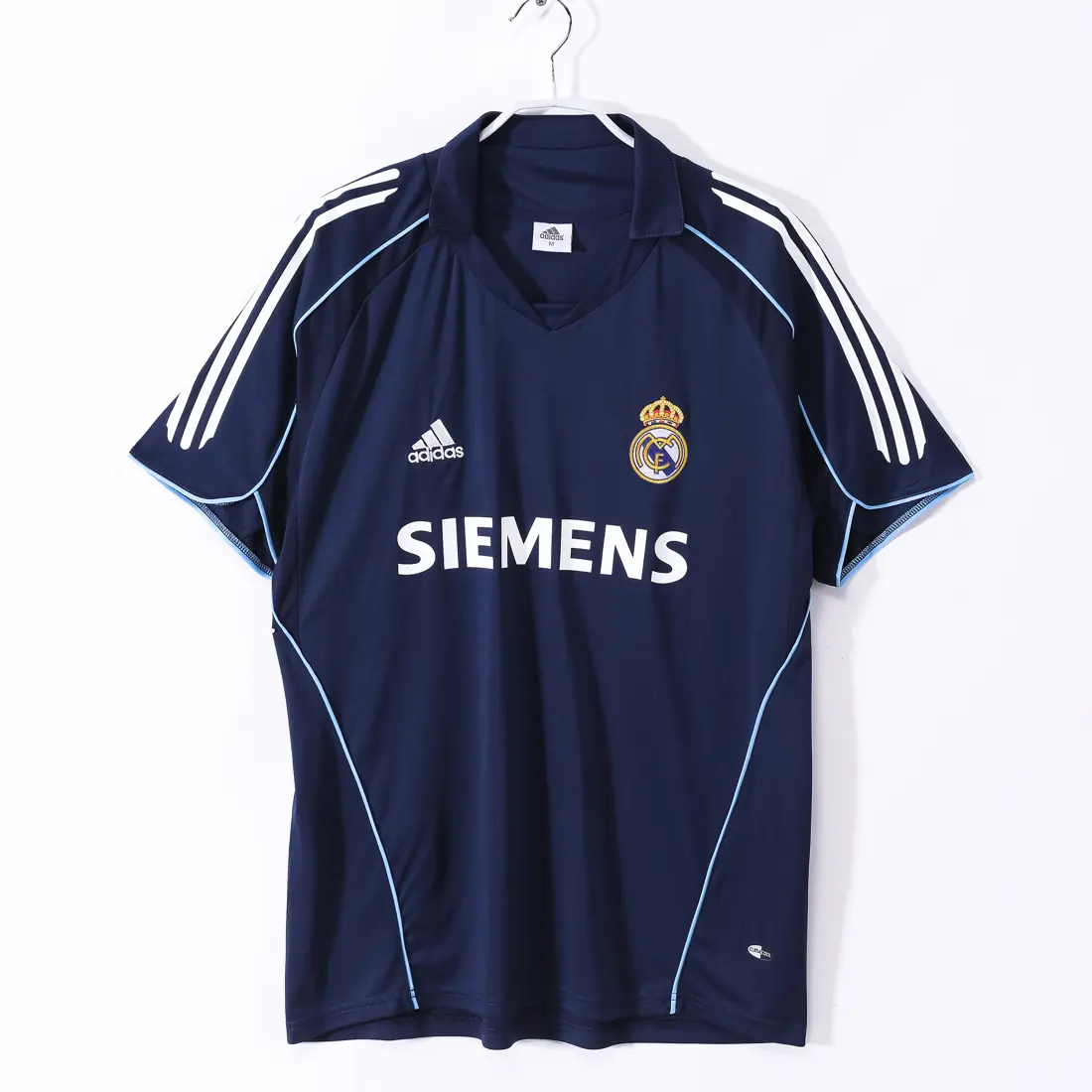Foto 1 de Temporada 2005/06 Real Madrid visitante azul real retro 8A