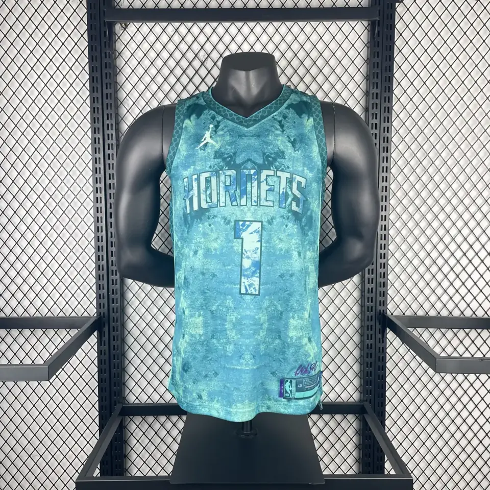 Foto 3 de Temporada 23 edición de honor Hornets nº 1 Ball