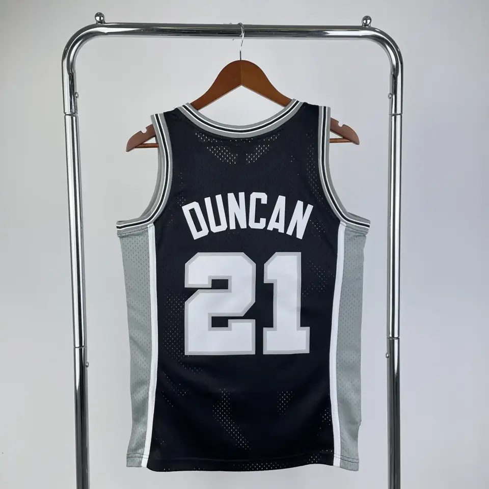 Foto 2 de MN camiseta retro termoaplicada: SW San Antonio Spurs temporada 1998/99 negra número 21 Duncan