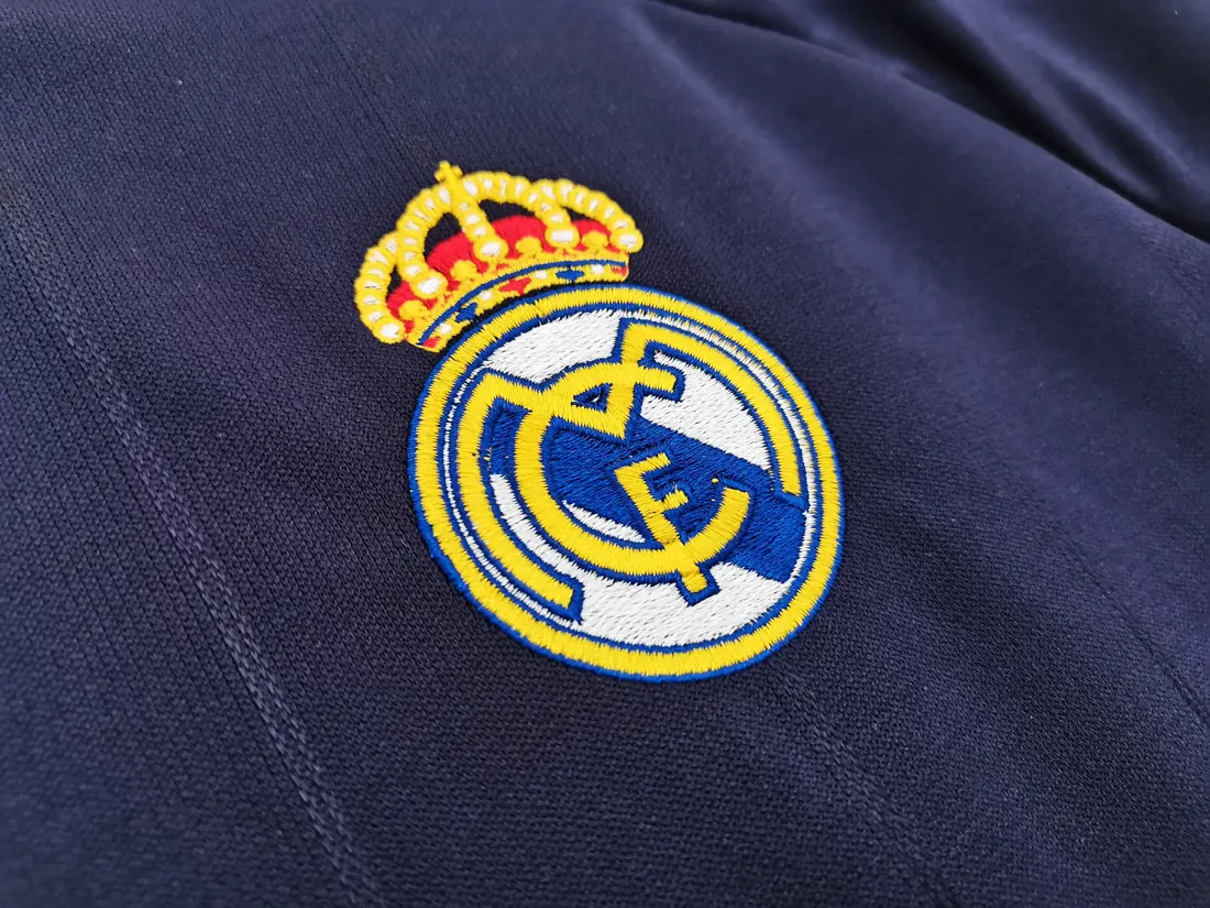 Foto 5 de Temporada 2012/13 Real Madrid segunda equipación retro 5A
