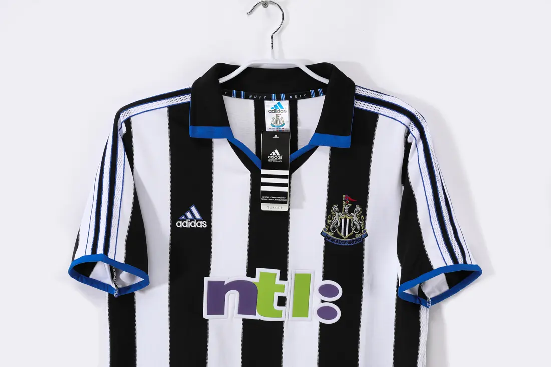 Foto 5 de Temporada 2000/01 Newcastle United local retro 0B