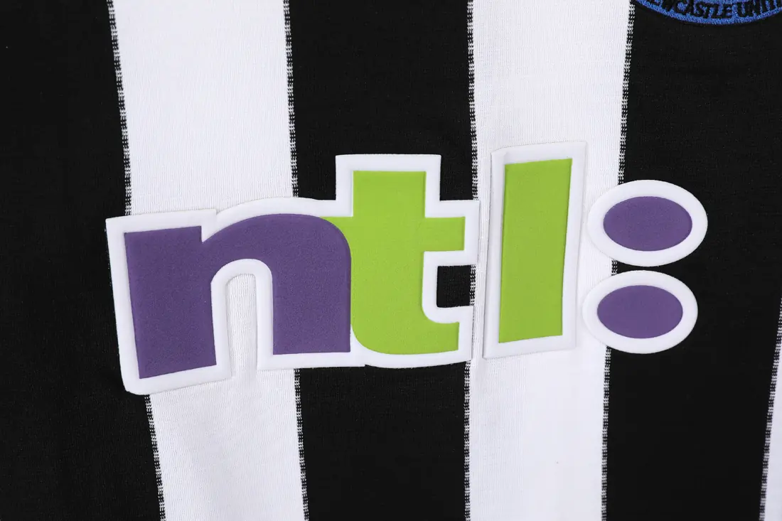 Foto 8 de Temporada 2000/01 Newcastle United local retro 0B