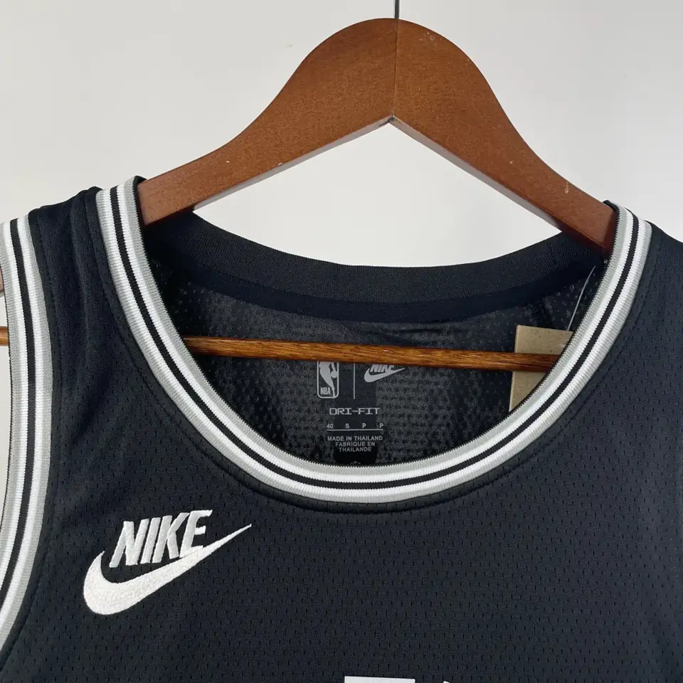 Foto 5 de Temporada 23 Spurs retro número 1 Wembanyama