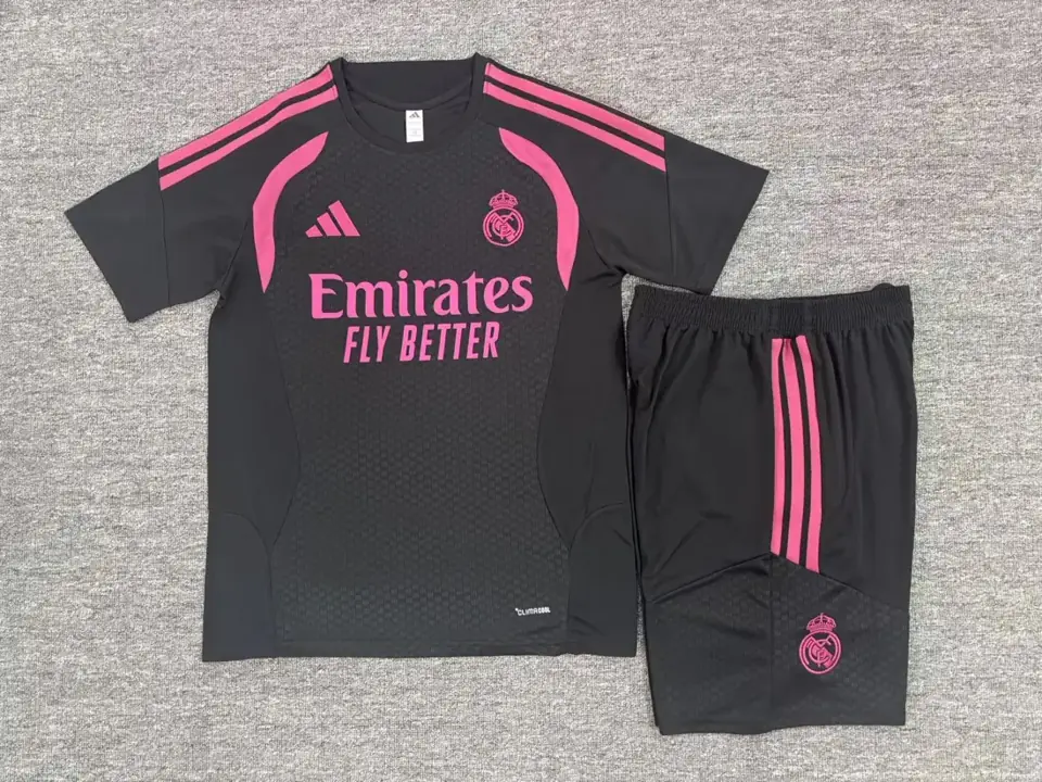 Foto 1 de 26/27 Camiseta de manga corta del Real Madrid - negro con fucsia
