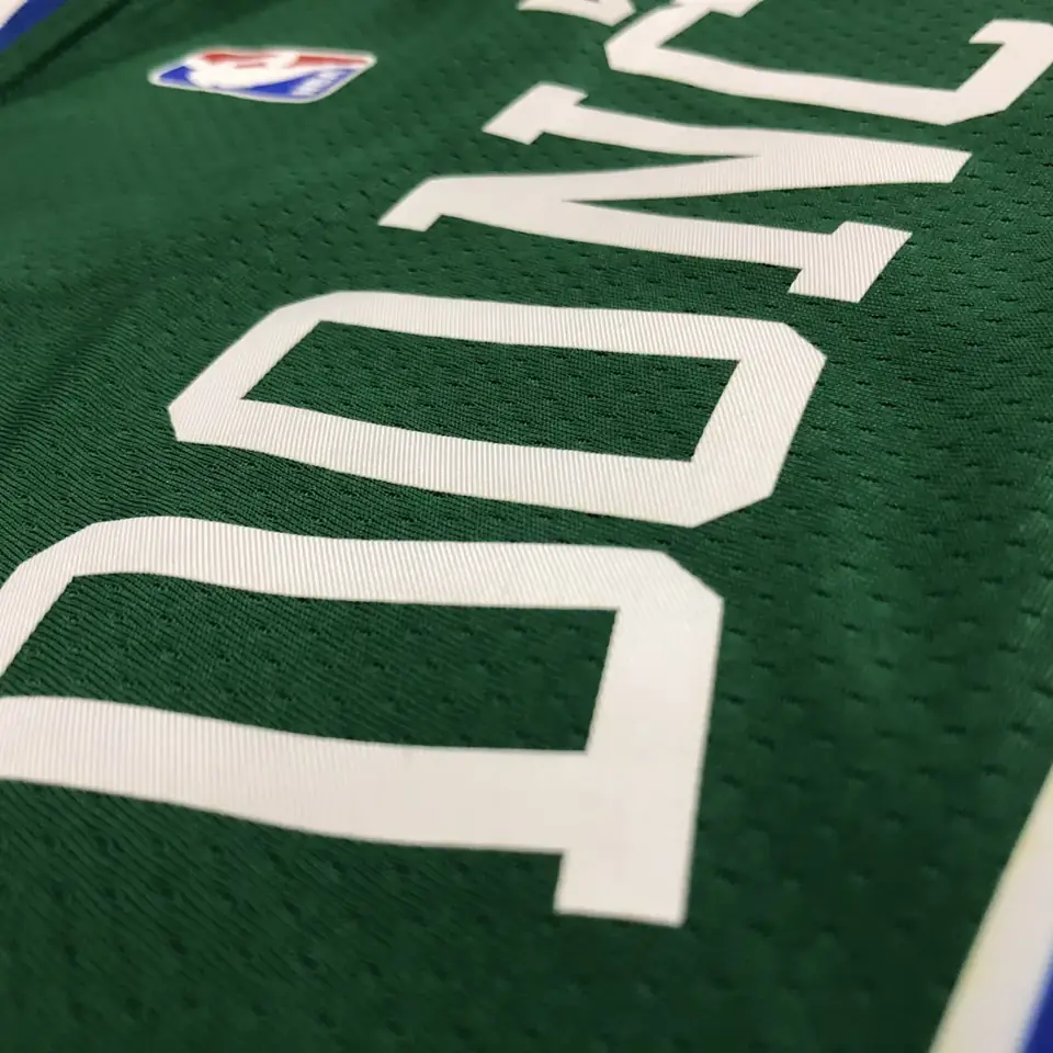 Foto 6 de Temporada 21 Dallas Mavericks retro verde nº 77 Luka Doncic