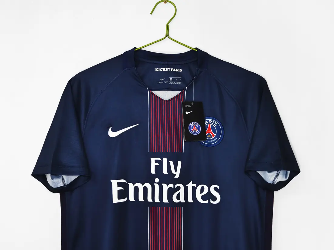 Foto 3 de Temporada 2016/17 Paris Saint-Germain local retro 8A