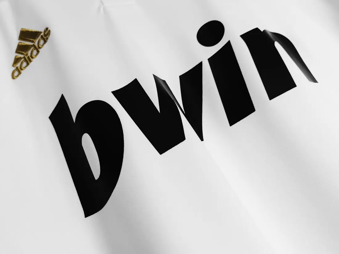 Foto 6 de Temporada 2011/12 Real Madrid primera equipación 8A