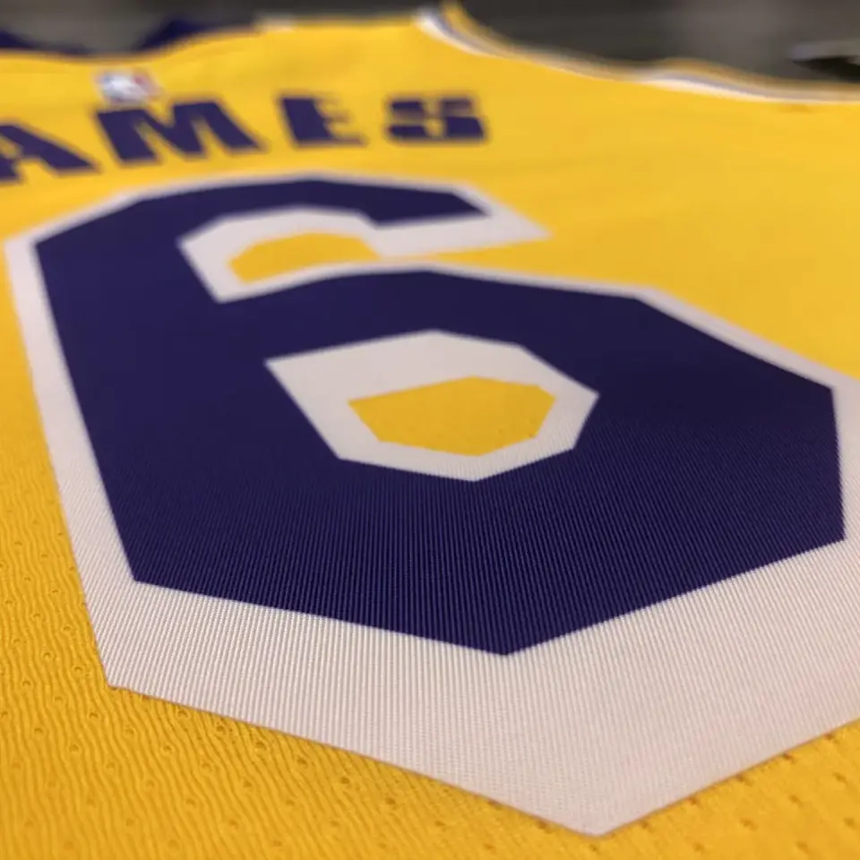 Foto 5 de Lakers de Los Ángeles amarillo cuello redondo n.º 6 LeBron James