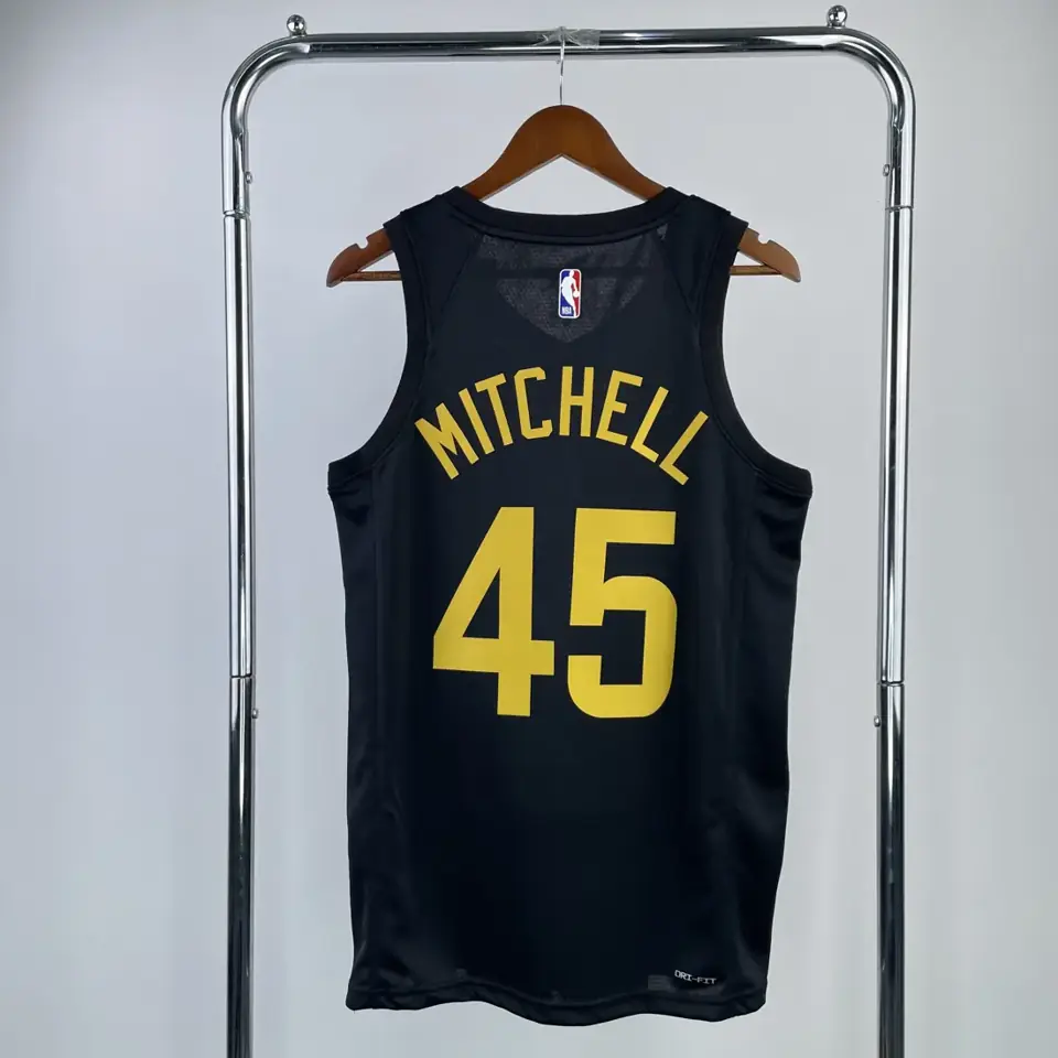 Foto 2 de Temporada 23 Jazz Jordan Edición Limitada Número 45 Mitchell