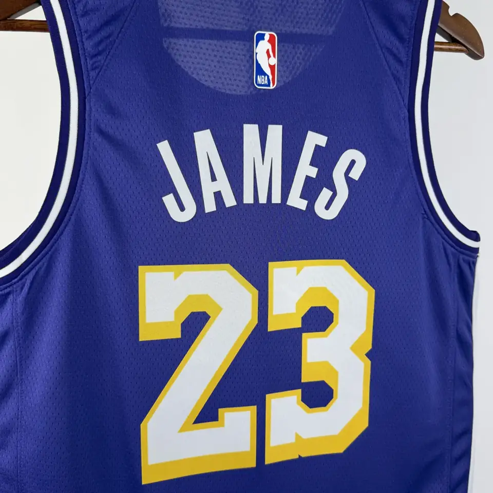 Foto 3 de Temporada 26 Lakers edición limitada Air nº 23 James