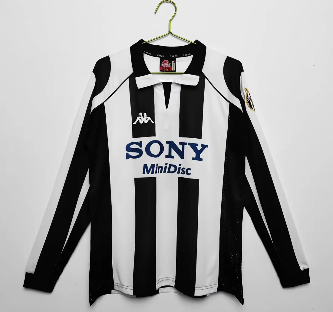 Foto 1 de Manga larga: temporada 1997/98 Juventus local retro 3B
