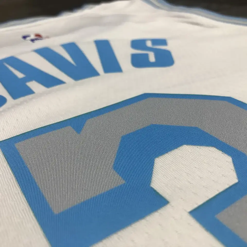 Foto 5 de Temporada 21 Los Angeles Lakers camiseta retro de cuello redondo edición limitada blanca n.º 3 Anthony Davis