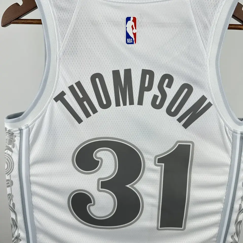 Foto 5 de Temporada 25 Dallas Mavericks Edición City número 31 Thompson