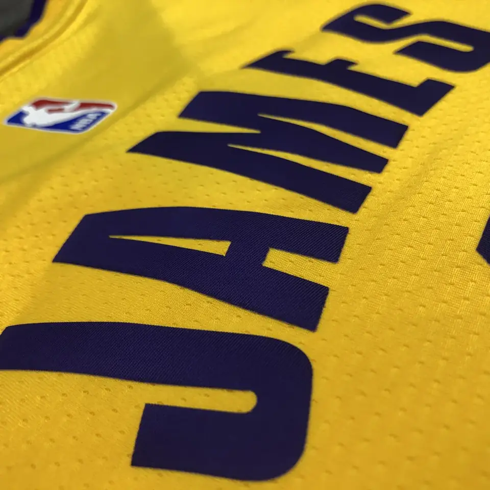 Foto 4 de Lakers de Los Ángeles amarillo cuello en V n.º 6 LeBron James