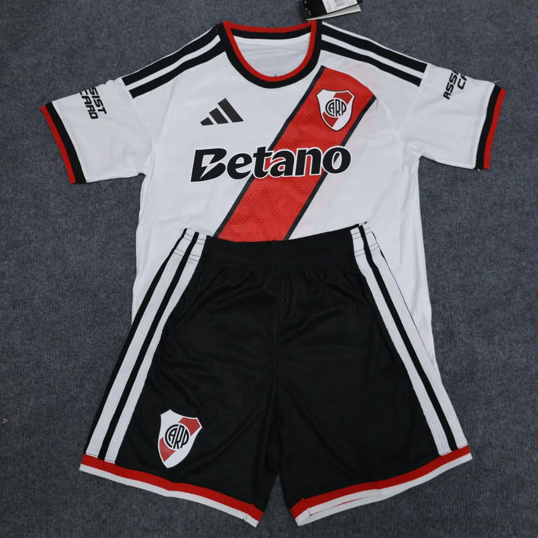 Foto 1 de Versión jugador 26-27 River Plate conjunto local S-2XL