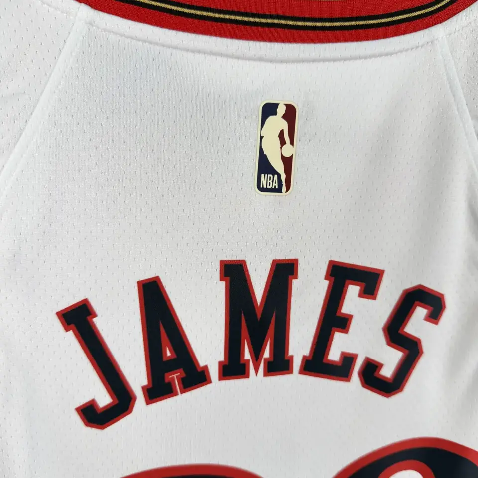 Foto 4 de Temporada 26 76ers retro blanco número 23 James