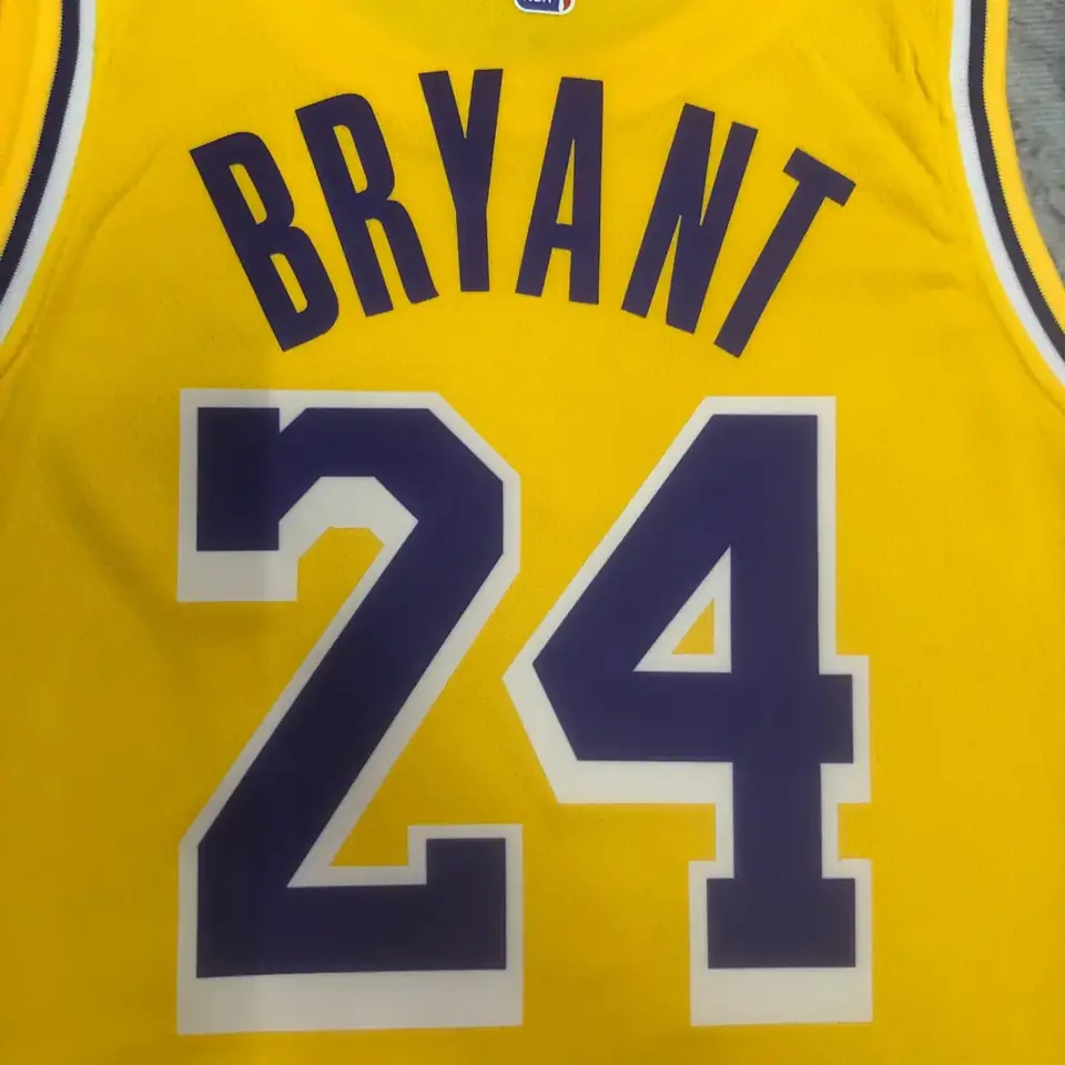 Foto 2 de Temporada 23 Los Angeles Lakers cuello redondo amarillo n.º 24 Kobe