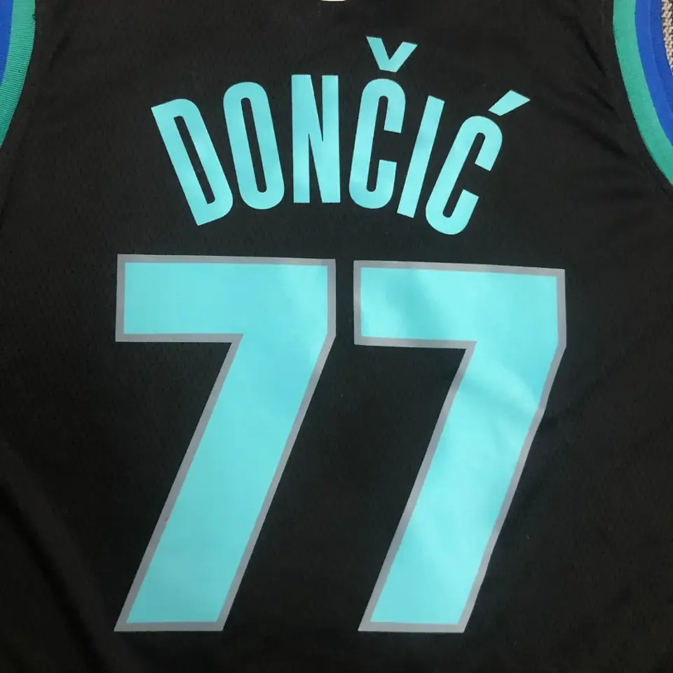 Foto 8 de Mavericks gran cabeza de toro número 77 Doncic