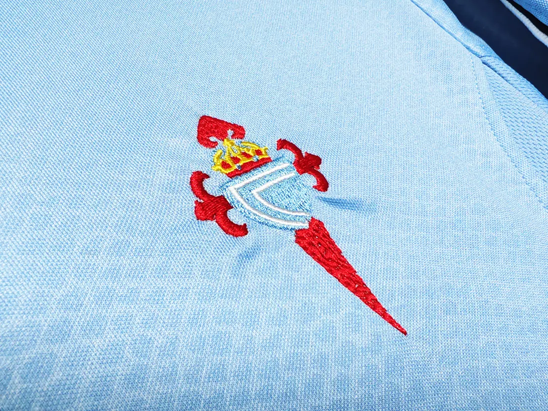 Foto 2 de Temporada 1999/00 Celta local azul 5A