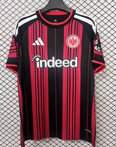 Eintracht Frankfurt primera equipación 26/27